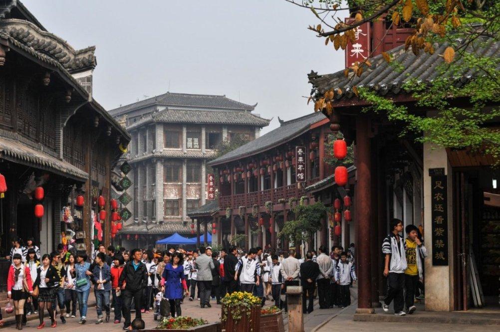 孝义后庄村：春节发福利 村民笑开花